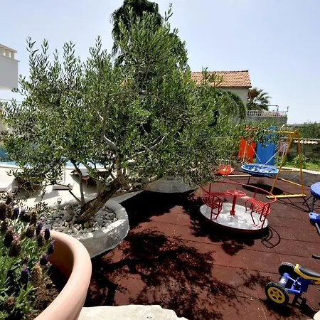 Stagnum Baba - Impressive Luxury With Heated Pool, Hot Tub, Playroom And Upscale House Design Vila *