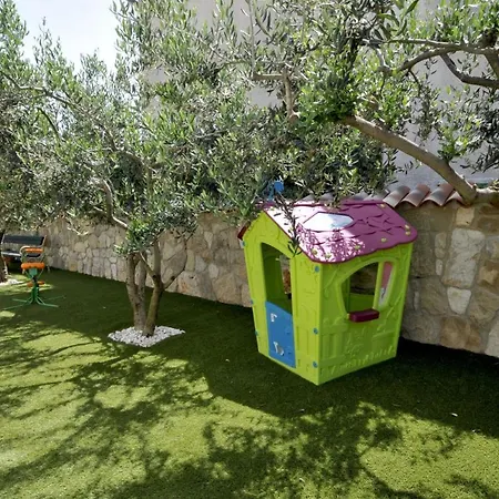 Stagnum Baba - Impressive Luxury With Heated Pool, Hot Tub, Playroom And Upscale House Design *