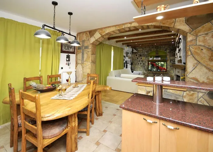 Stagnum Baba - Impressive Luxury With Heated Pool, Hot Tub, Playroom And Upscale House Design *