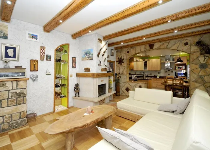 Stagnum Baba - Impressive Luxury With Heated Pool, Hot Tub, Playroom And Upscale House Design * Trogir