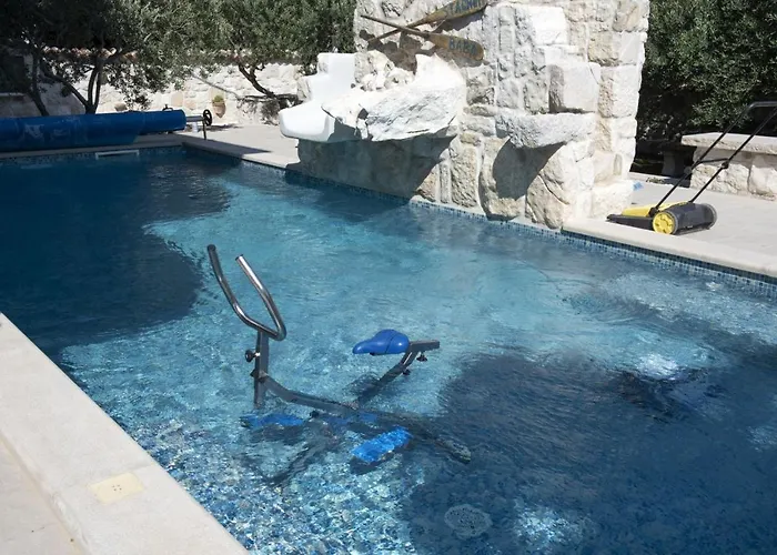 Stagnum Baba - Impressive Luxury With Heated Pool, Hot Tub, Playroom And Upscale House Design Villa *