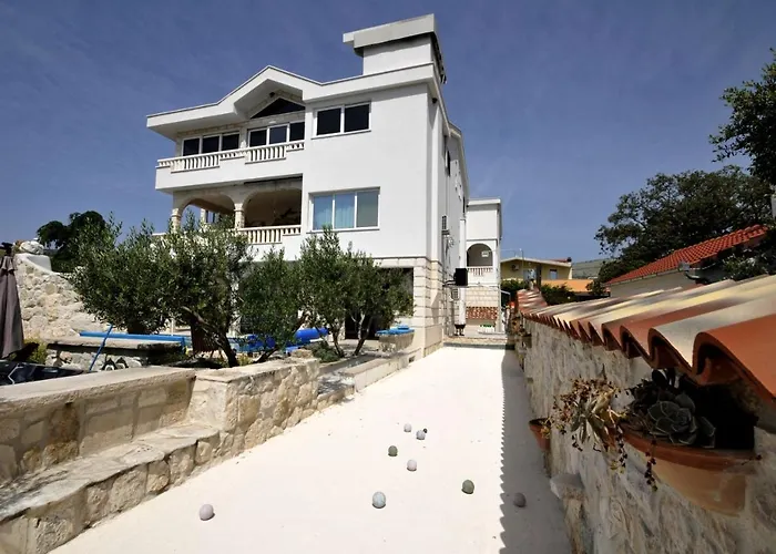 Stagnum Baba - Impressive Luxury With Heated Pool, Hot Tub, Playroom And Upscale House Design * Trogir