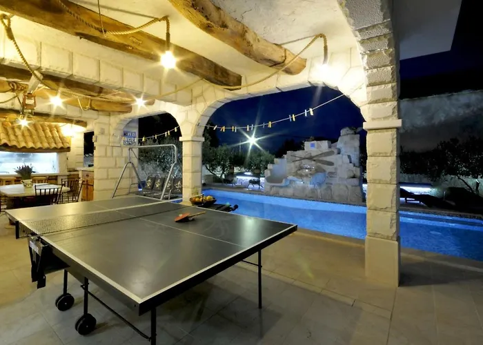 Stagnum Baba - Impressive Luxury With Heated Pool, Hot Tub, Playroom And Upscale House Design * Trogir