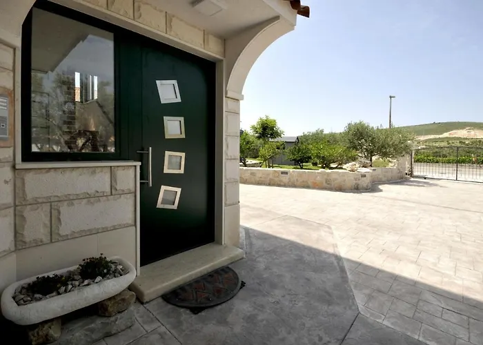 Stagnum Baba - Impressive Luxury With Heated Pool, Hot Tub, Playroom And Upscale House Design Villa *