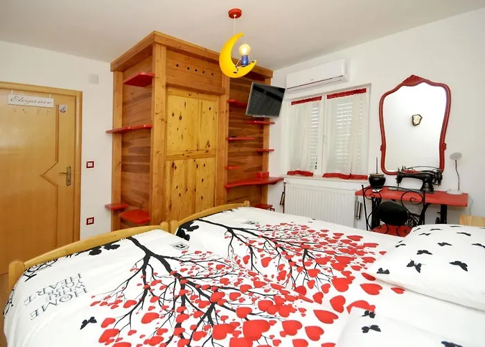 Villa Stagnum Baba - Impressive Luxury With Heated Pool, Hot Tub, Playroom And Upscale House Design