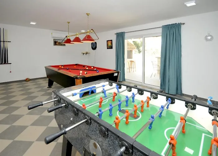 Stagnum Baba - Impressive Luxury With Heated Pool, Hot Tub, Playroom And Upscale House Design *