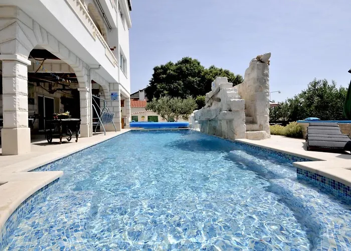 Stagnum Baba - Impressive Luxury With Heated Pool, Hot Tub, Playroom And Upscale House Design Villa Trogir