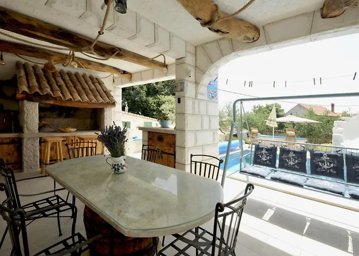 Stagnum Baba - Impressive Luxury With Heated Pool, Hot Tub, Playroom And Upscale House Design Villa