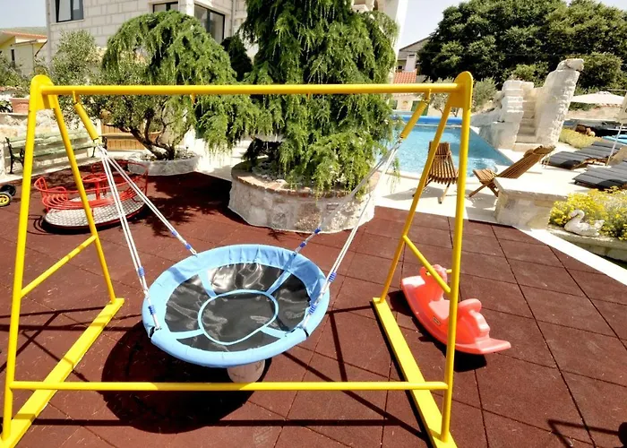 Stagnum Baba - Impressive Luxury With Heated Pool, Hot Tub, Playroom And Upscale House Design