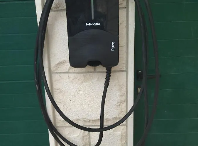 Villa Stagnum Baba - Impressive Luxury With Heated Pool, Hot Tub, Playroom And Upscale House Design