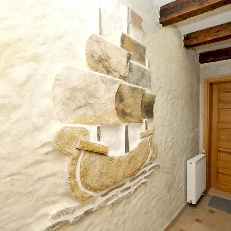 Stagnum Baba - Impressive Luxury With Heated Pool, Hot Tub, Playroom And Upscale House Design וילה