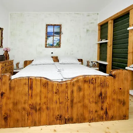 Stagnum Baba - Impressive Luxury With Heated Pool, Hot Tub, Playroom And Upscale House Design וילה