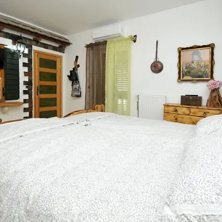 וילה Stagnum Baba - Impressive Luxury With Heated Pool, Hot Tub, Playroom And Upscale House Design טרוגיר