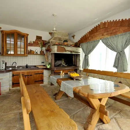 Stagnum Baba - Impressive Luxury With Heated Pool, Hot Tub, Playroom And Upscale House Design טרוגיר