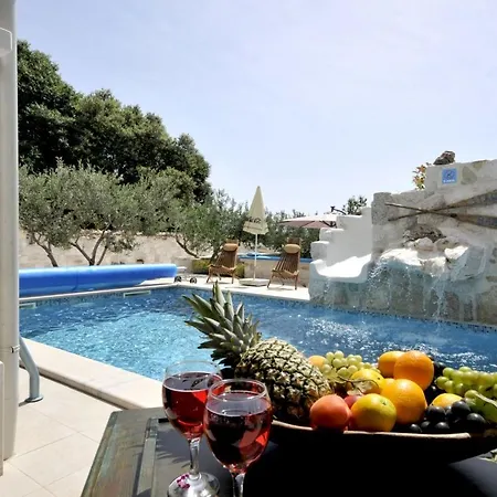 Stagnum Baba - Impressive Luxury With Heated Pool, Hot Tub, Playroom And Upscale House Design וילה *