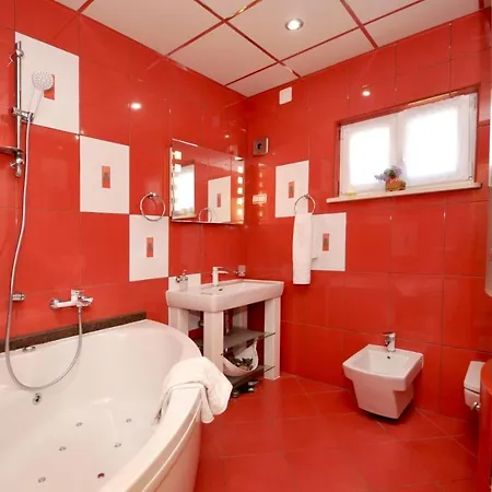 Stagnum Baba - Impressive Luxury With Heated Pool, Hot Tub, Playroom And Upscale House Design * טרוגיר